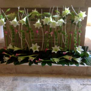 Devant d'autel en hauteur de fleurs pastels