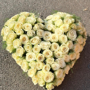 Coeur de roses blanches